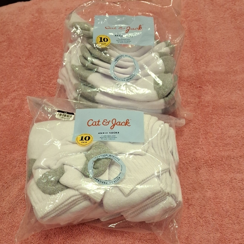 Cat & Jack Socks. 17 Pair. Size 9-2.5